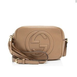 GUCCI
Pebbled Calfskin Small Soho Disco Bag. Rose Beige